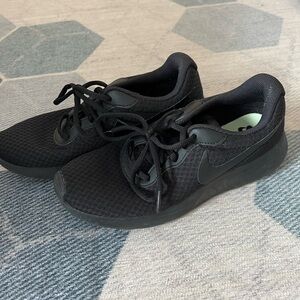 WOMENS TANJUN SNEAKER